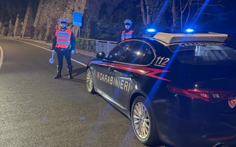 Carabinieri arrestano passeur con sette migranti a bordo