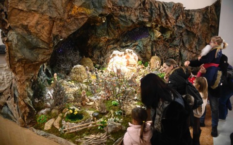 Inaugurato il presepe comunale nel palazzo civico di Imperia