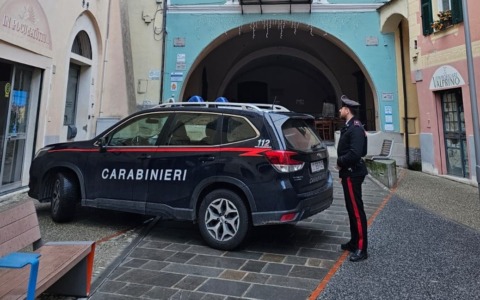 Viola il divieto di avvicinamento alla moglie: arrestato 47enne a Dolcedo