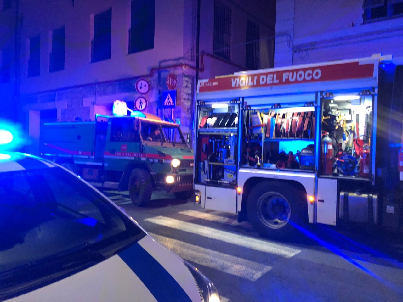 Fuoco nel tetto di un’abitazione a Imperia