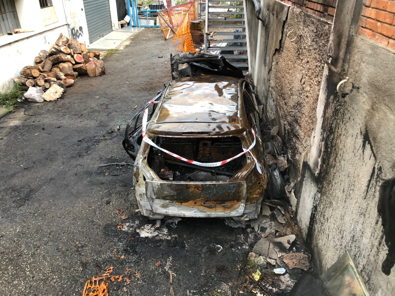 Ustionato nell’incendio della propria auto, 36enne in pericolo di vita a Villa Scassi