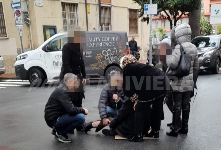 Scooter investe donna 50enne titolare di un bar a Ventimiglia