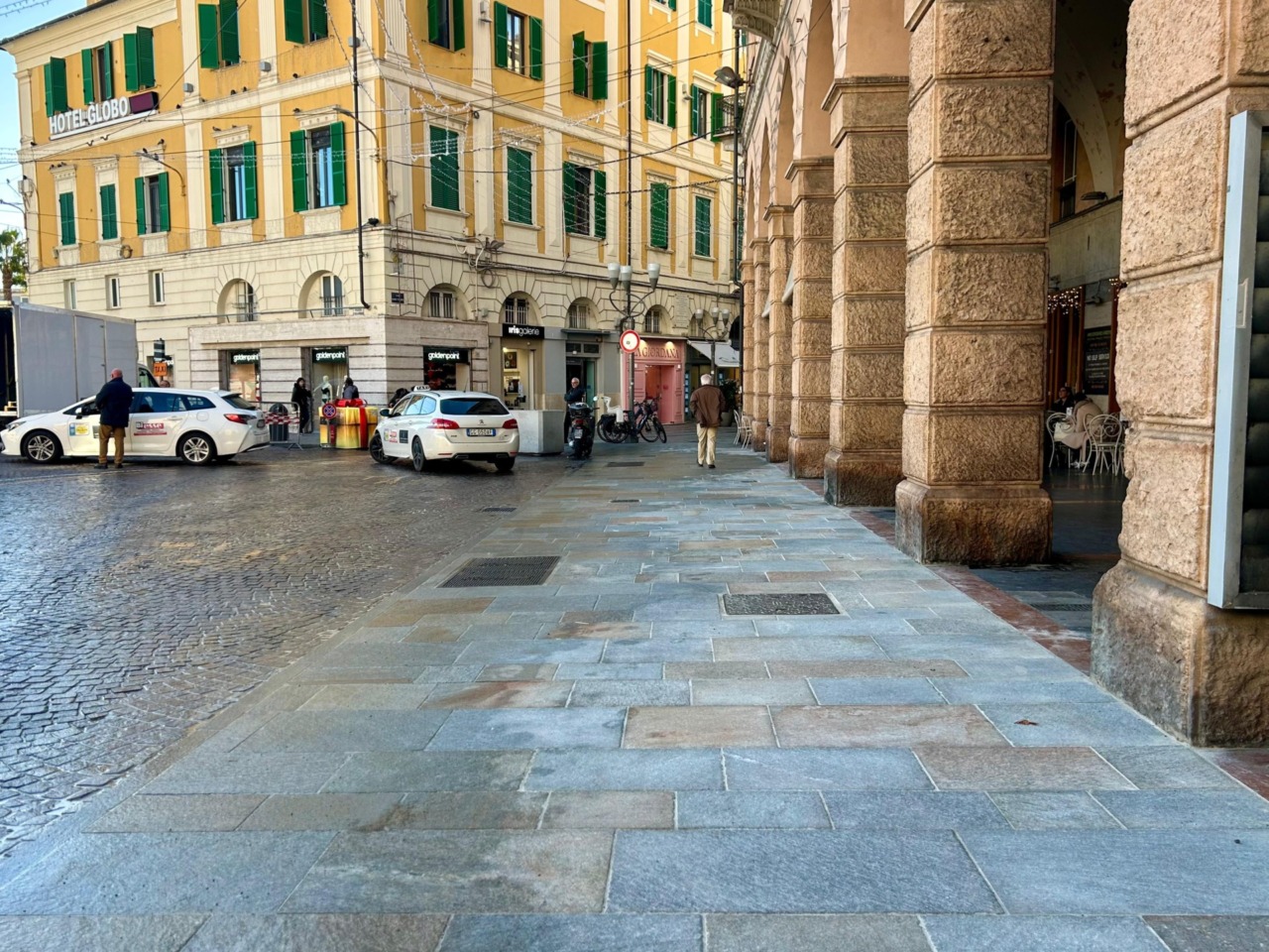 Piazza Colombo ha un nuovo marciapiede