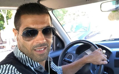 Scooter prende fuoco dopo lo schianto contro un albero. Morto il conducente, ferito l’amico