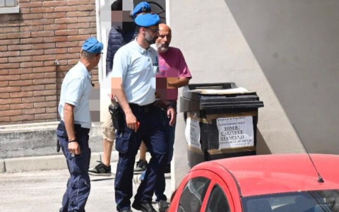Mazzette e permessi di soggiorno, torna in libertà sostituto commissario Mingherlino