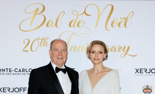 La Principessa Charlène risplende al sontuoso Ballo di Natale a Monaco