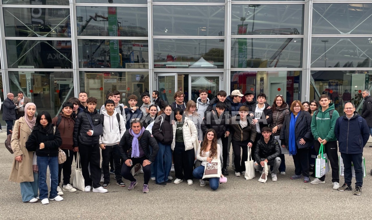 Gli alunni dei geometri di Ventimiglia in visita al salone “Restructura” di Torino