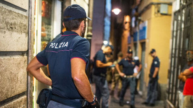 Ispettore della polizia imperiese ferma un ladro nel vicoli di Genova e lo fa arrestare