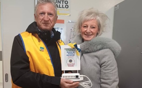 Ricaricare il telefono cellulare al Pronto soccorso di Sanremo ora si può… grazie al Lions Club