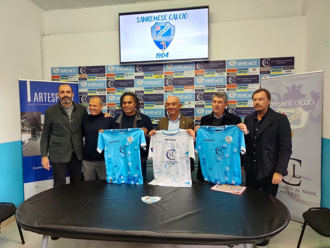 Sanremese, presentati i nuovi soci: Karembeu entra nel progetto biancazzurro