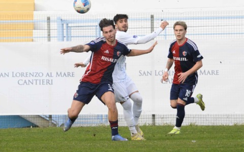 Calcio: esordio amaro per la nuova Sanremese, sconfitta nel finale. Pari dell’Imperia