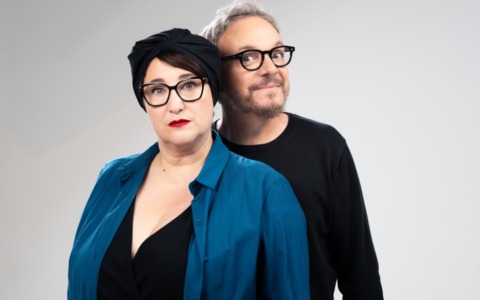 Domenica 25 gennaio alle 18 al Teatro Golzi di Bordighera lo spettacolo “Totalmente incompatibili”