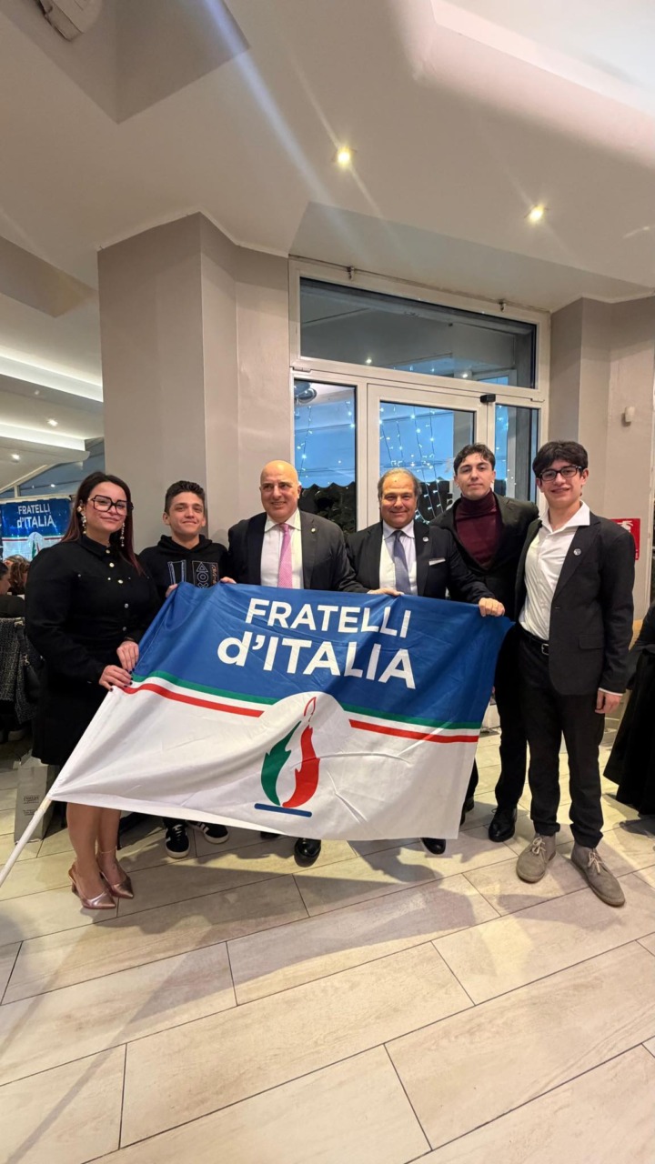 Cena di Fratelli d’Italia a Sanremo con i collegamenti telefonici di Matteo Rosso e Giovanni Donzelli