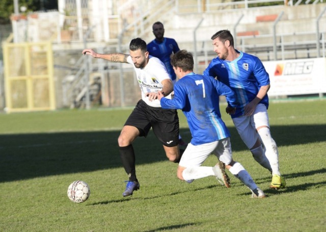 Varese-Imperia. Nerazzurri avanti dopo un minuto, poi salvati dal fuori gioco. Finisce 1-1. Espulso mister Riolfo