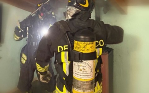 Incendio di una canna fumaria danneggia tetto a Taggia