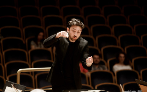 “L’Ottocento in movimento: danze, scherzi a variazioni” con l’Orchestra Sinfonica di Sanremo e la giovanissima violinista Stefania Mokhnacheva