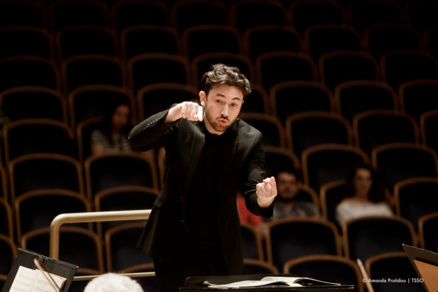 “L’Ottocento in movimento: danze, scherzi a variazioni” con l’Orchestra Sinfonica di Sanremo e la giovanissima violinista Stefania Mokhnacheva