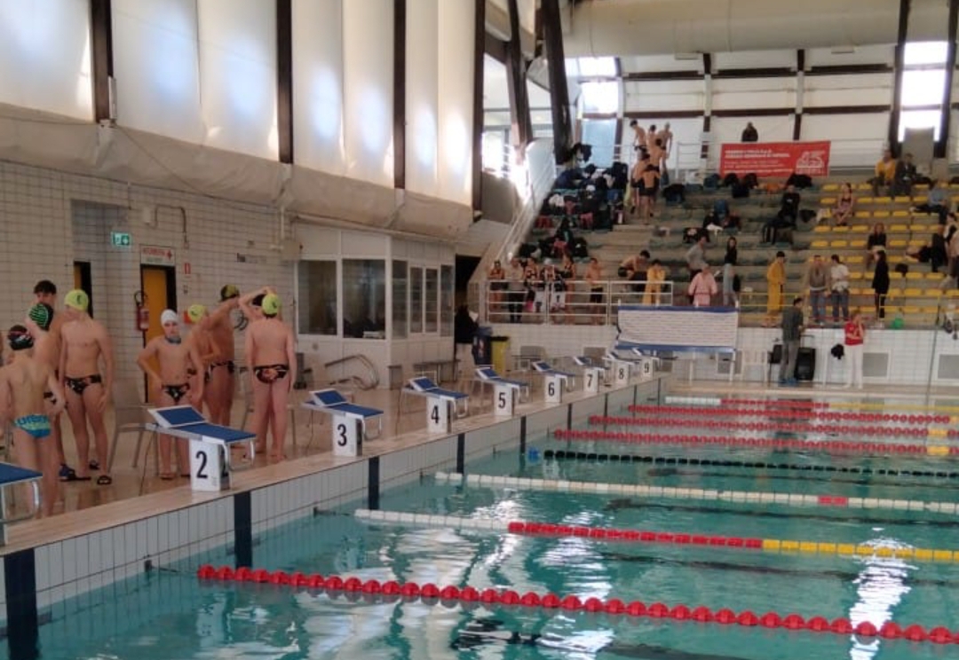 Alla Cascione gare di nuoto scolastiche. Pioggia di medaglie