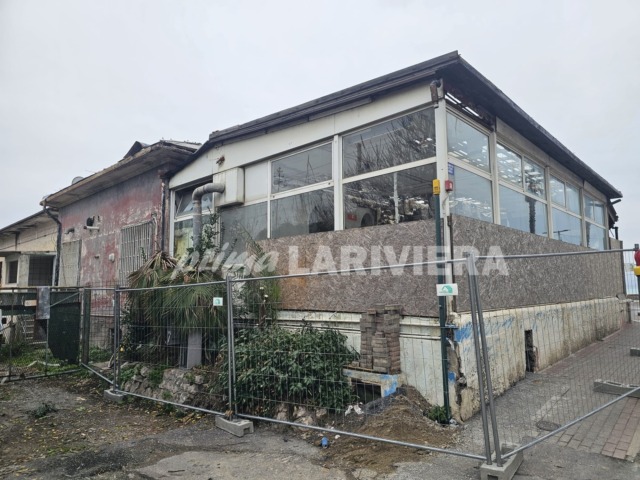 Al via la demolizione dell’ex ristorante Casablanca sul lungomare di Vallecrosia