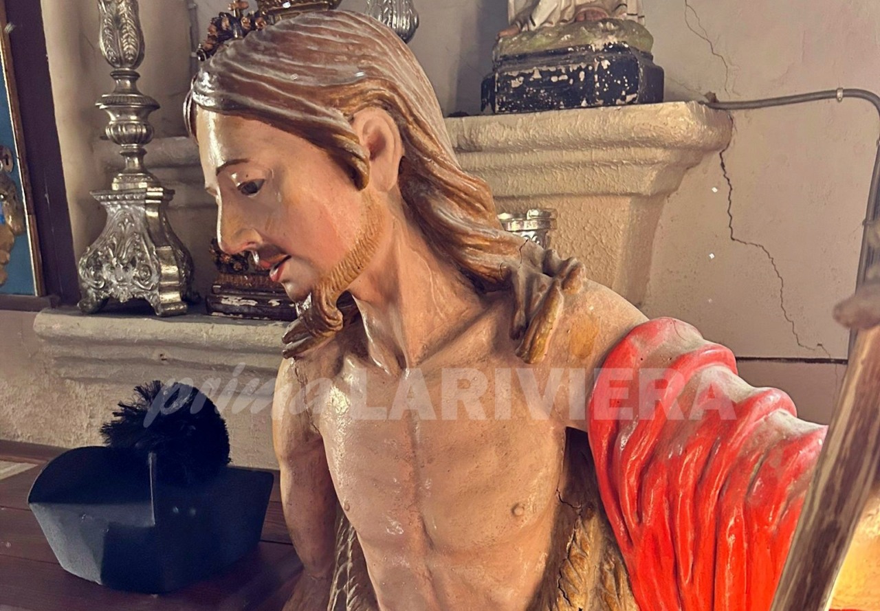 Parroco scopre statua lignea di San Giovanni del ‘500 in un armadio a muro della sagrestia
