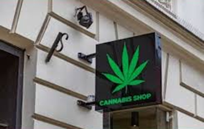 Questore sospende attività di un cannabis shop a Sanremo