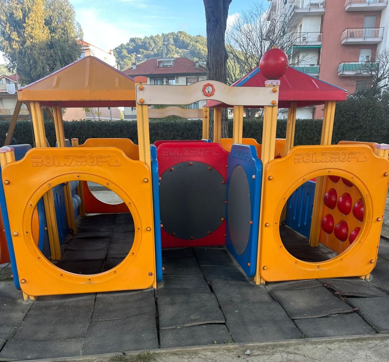 Giardini di Camporosso Mare, la minoranza denuncia: “Servono giochi sicuri”