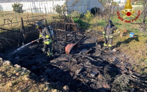 Brucia un casolare ad Arma di Taggia