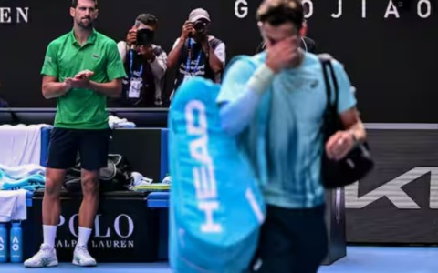 Che sfiga Lorenzo! Musetti si ritira dagli Australian Open mentre è avanti 2-0 su Djokovic