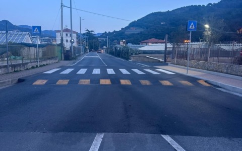 “Passaggio pedonale rialzato potenzialmente non conforme in via Braie a Camporosso”