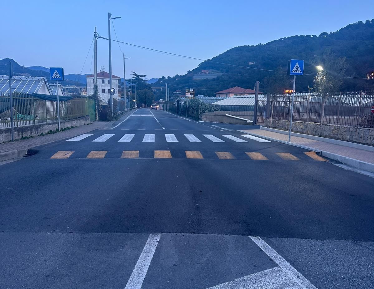 “Passaggio pedonale rialzato potenzialmente non conforme in via Braie a Camporosso”