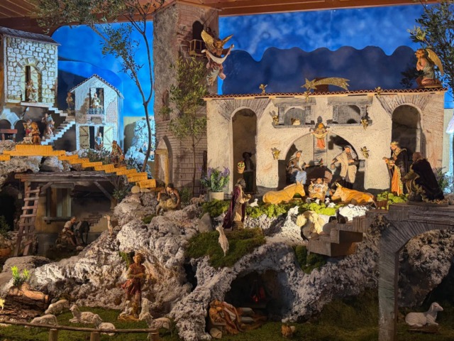 Il presepe realizzato a mano dal parroco di Ospedaletti in mostra fino al 2 febbraio