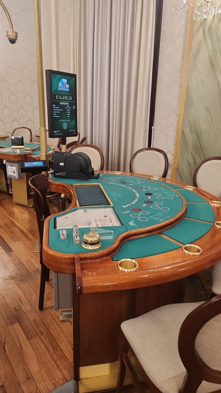 Scala reale al casinò, vinti 51mila euro: “mi sentivo che era una buona mano”