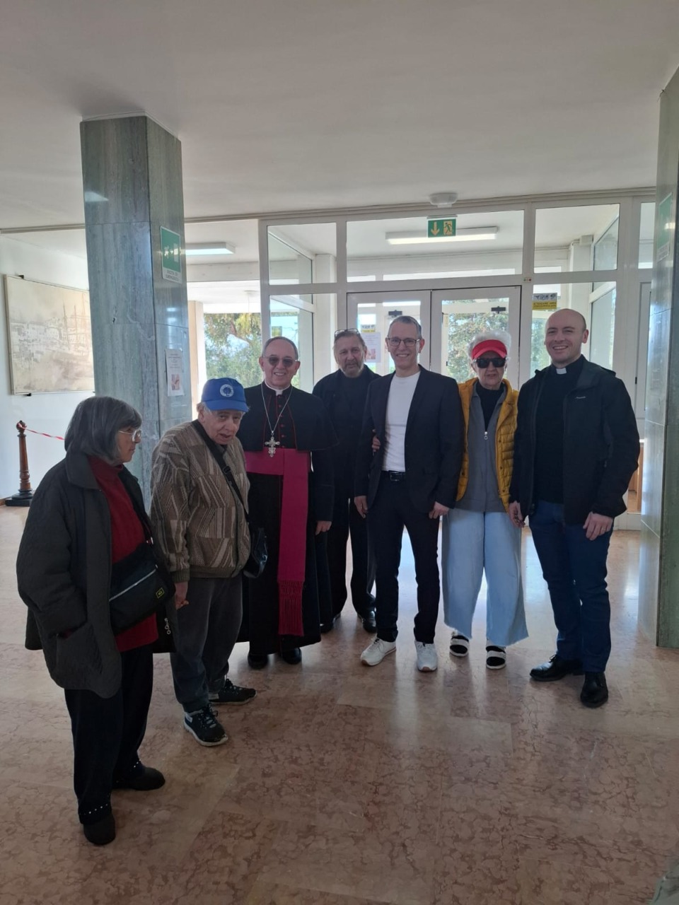 Vescovo Suetta in visita a Casa Serena