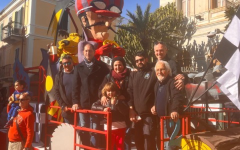 Oggi il carnevale a Diano Marina, il sindaco in visita ai carri della sfilata