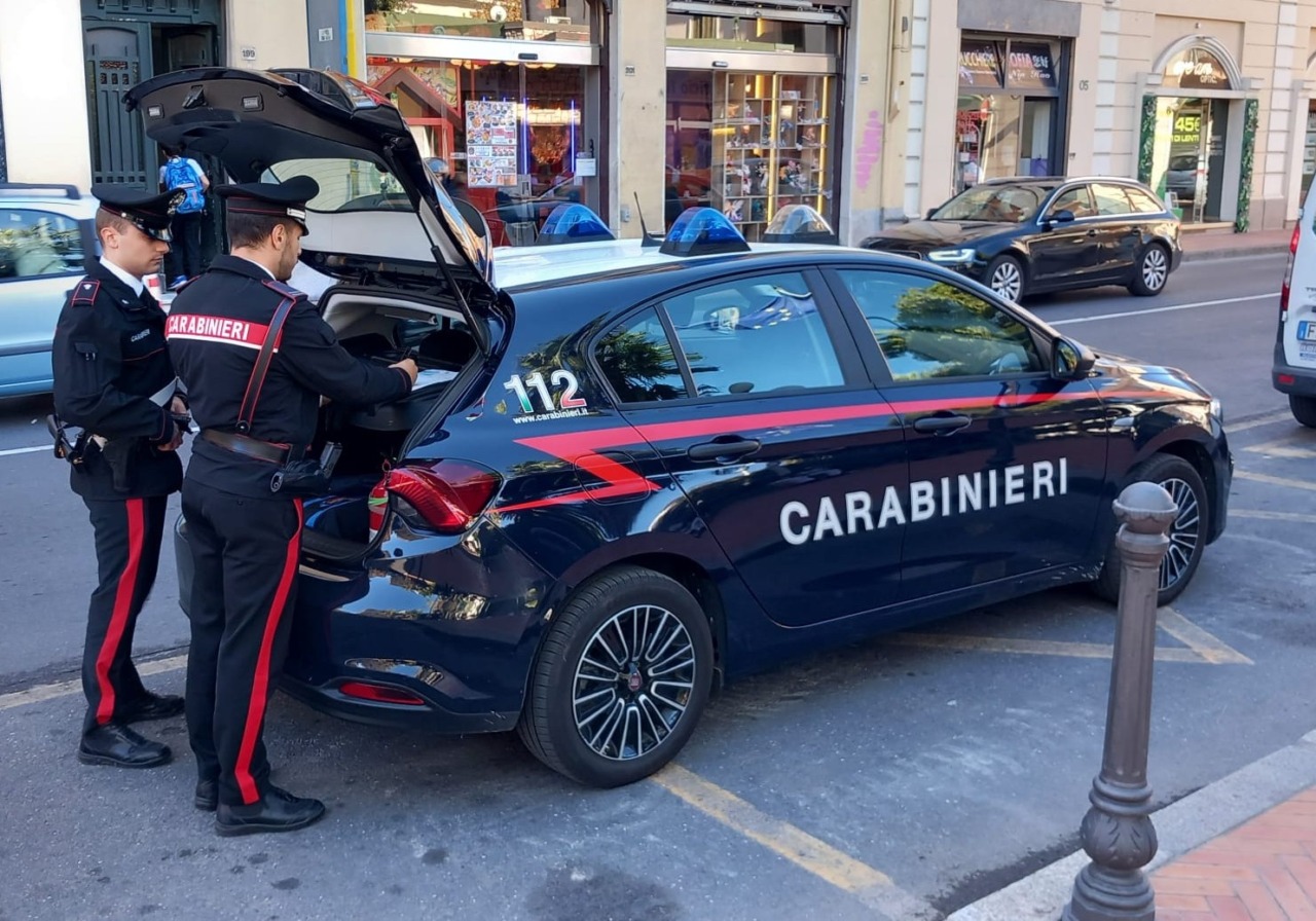 Finto carabiniere prova a truffare un’anziana, arrestato 54enne