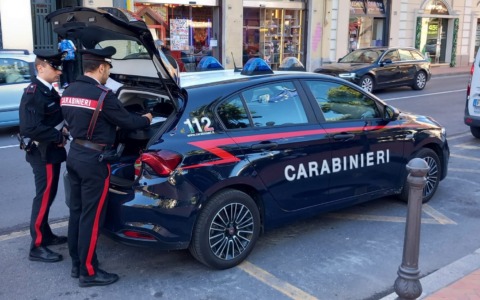 Finto carabiniere prova a truffare un’anziana, arrestato 54enne