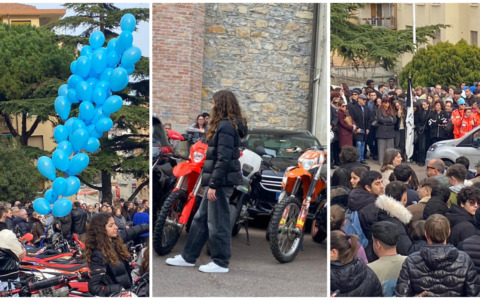 In mille per dire addio a Gabriele Capone, morto a 18 anni