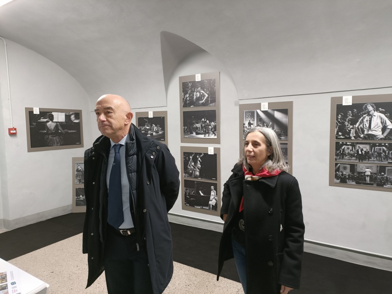 Il sindaco Mager e l’assessore Dedali visitano le mostre fotografiche dell’Orchestra Sinfonica
