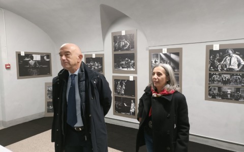 Il sindaco Mager e l’assessore Dedali visitano le mostre fotografiche dell’Orchestra Sinfonica