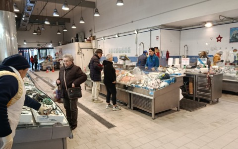 Mercato annonario: una commerciante, “La pescheria non è chiusa”