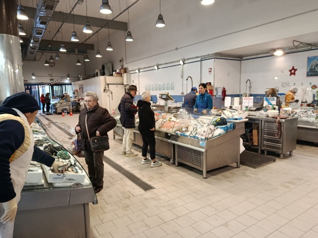 Mercato annonario: una commerciante, “La pescheria non è chiusa”