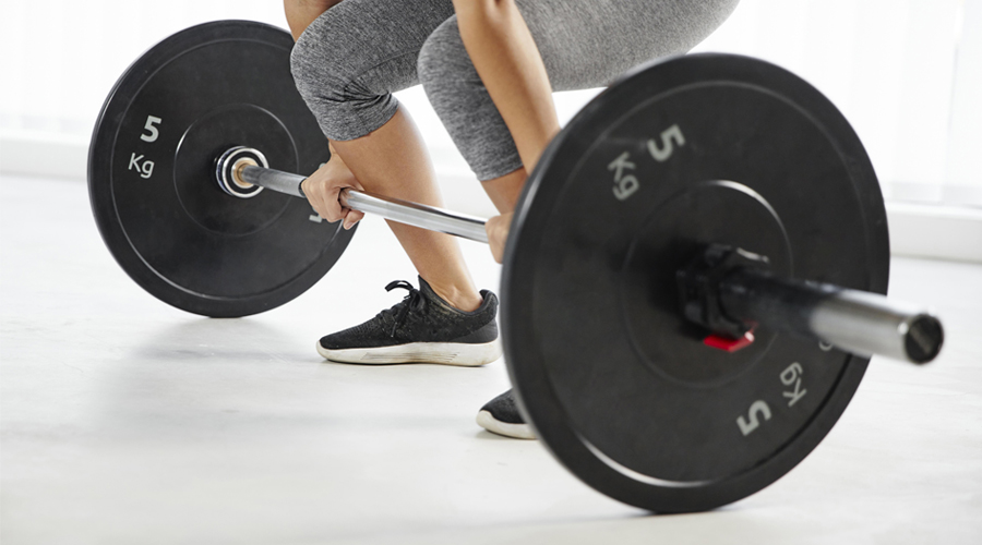 Bilanciere per la palestra o manubri: quando scegliere l’uno o l’altro?