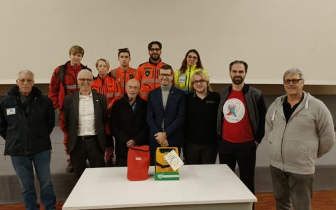Donato un defibrillatore dopo il maxi evento con 500 studenti