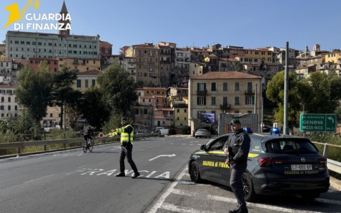 Mafia: Guardia di Finanza sottopone a cautela immobile e sequestra disponibilità finanziarie