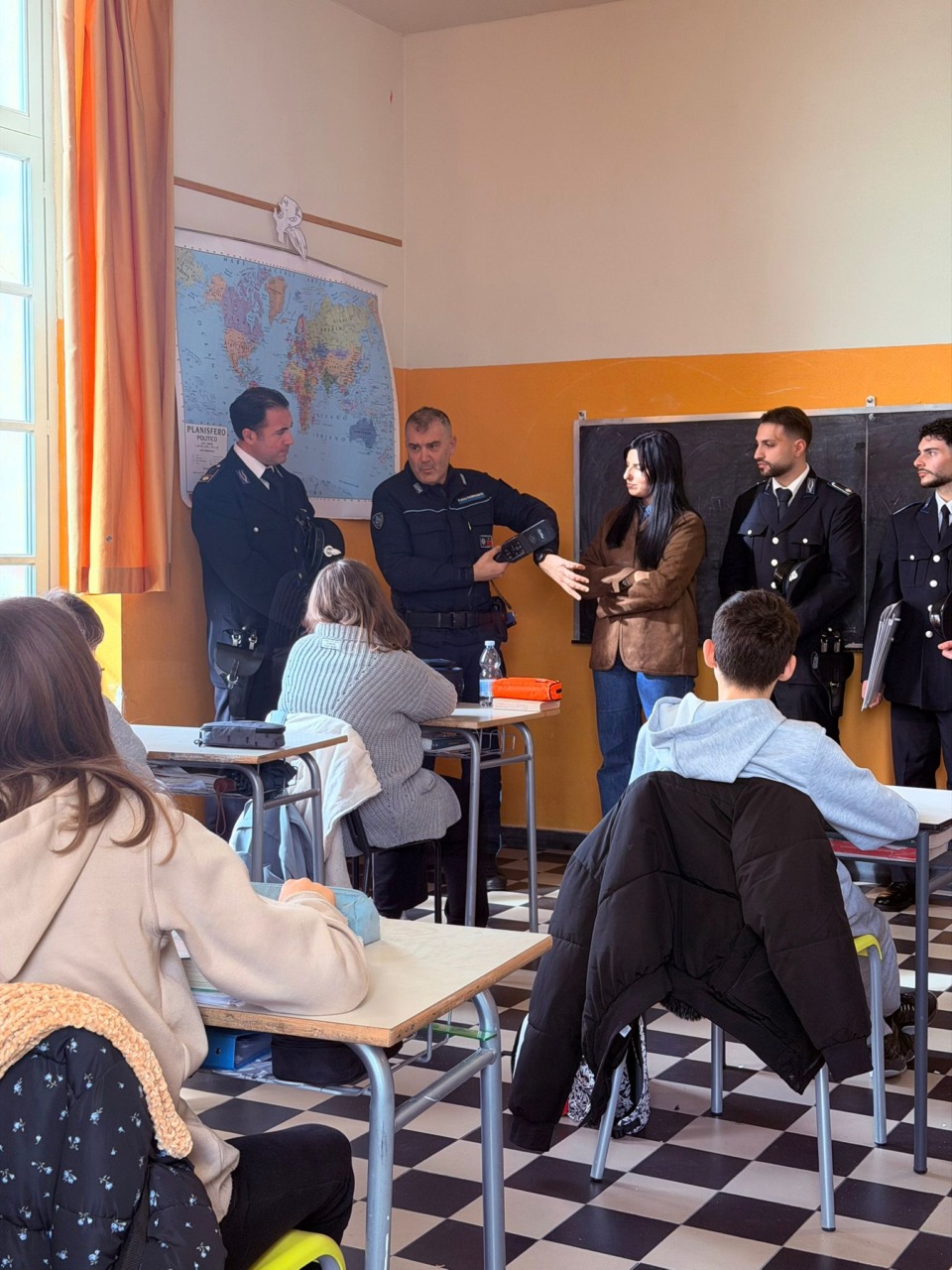 Polizia Penitenziaria nelle scuole di Ventimiglia: incontri su legalità e bullismo