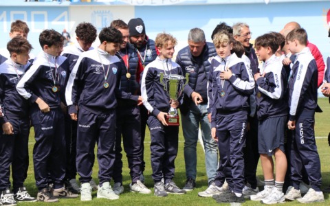 La Sanremese in festa solo per i suoi baby campioni Under 14. Con Varese finisce 0-0. Salvati due volte dalla traversa