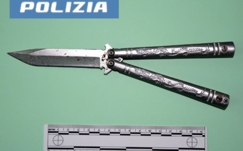Fermato con un coltello e i documenti… di un altro