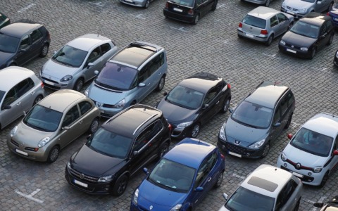 Parcheggi a pagamento: “Gratta e sosta è superato, servono parcometri per l’estate”