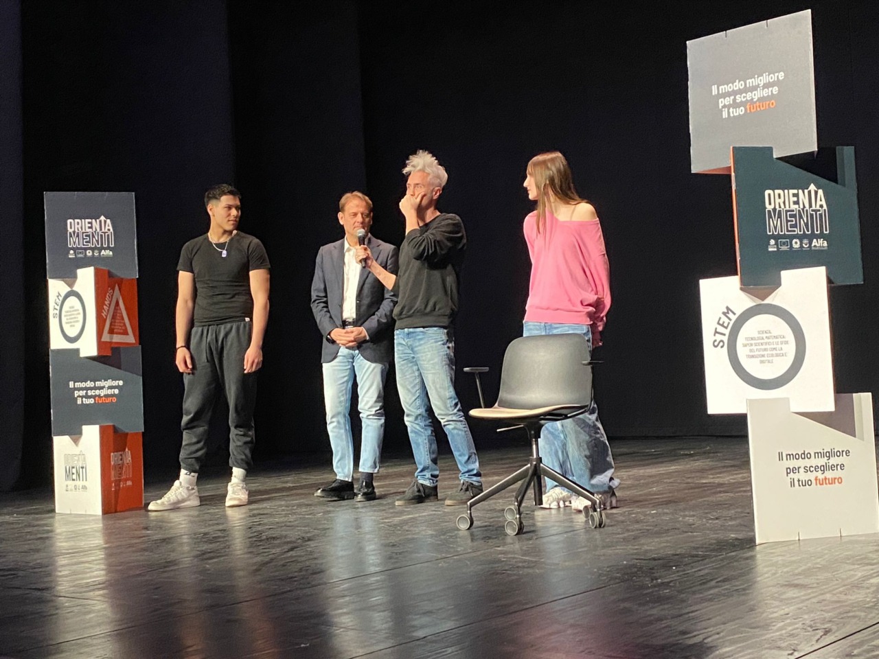 Vincenzo Schettini al Teatro Cavour davanti a 1.200 studenti: “Le materie scientifiche sono la chiave per capire il futuro”