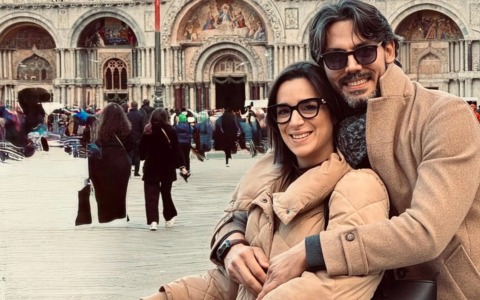 Una folla per l’addio alla giovane Alessia Biasi. Fuori pericolo il figlio. Il marito: «Con la sua morte ha salvato la vita di Tommaso»